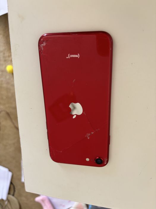 iPhone SE (Product RED) – 64GB – Funcional (vidro traseiro rachado)