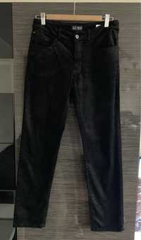 Czarne logowane sztruksy straight Armani Jeans rozmiar 38