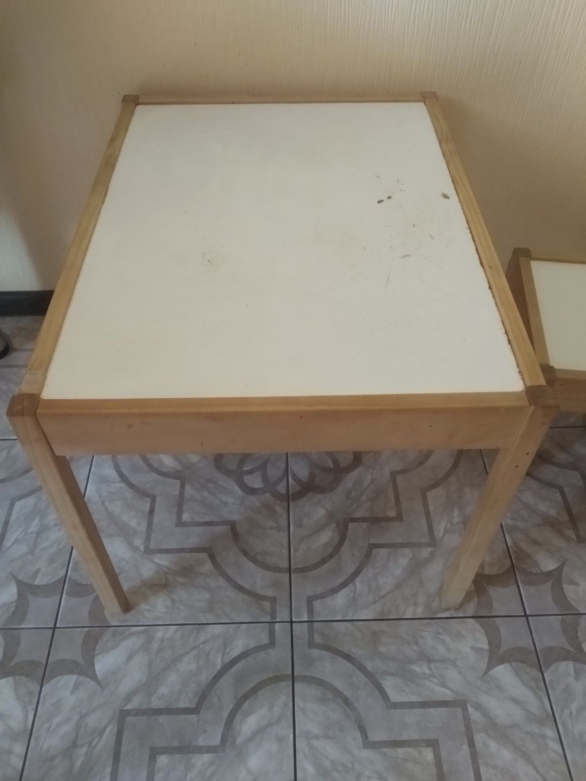 Стол Ikea 2-7 років дитячий і стул