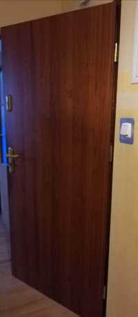 Drzwi Wejściowe Klatkowe 90 Lewe z futryną komplet