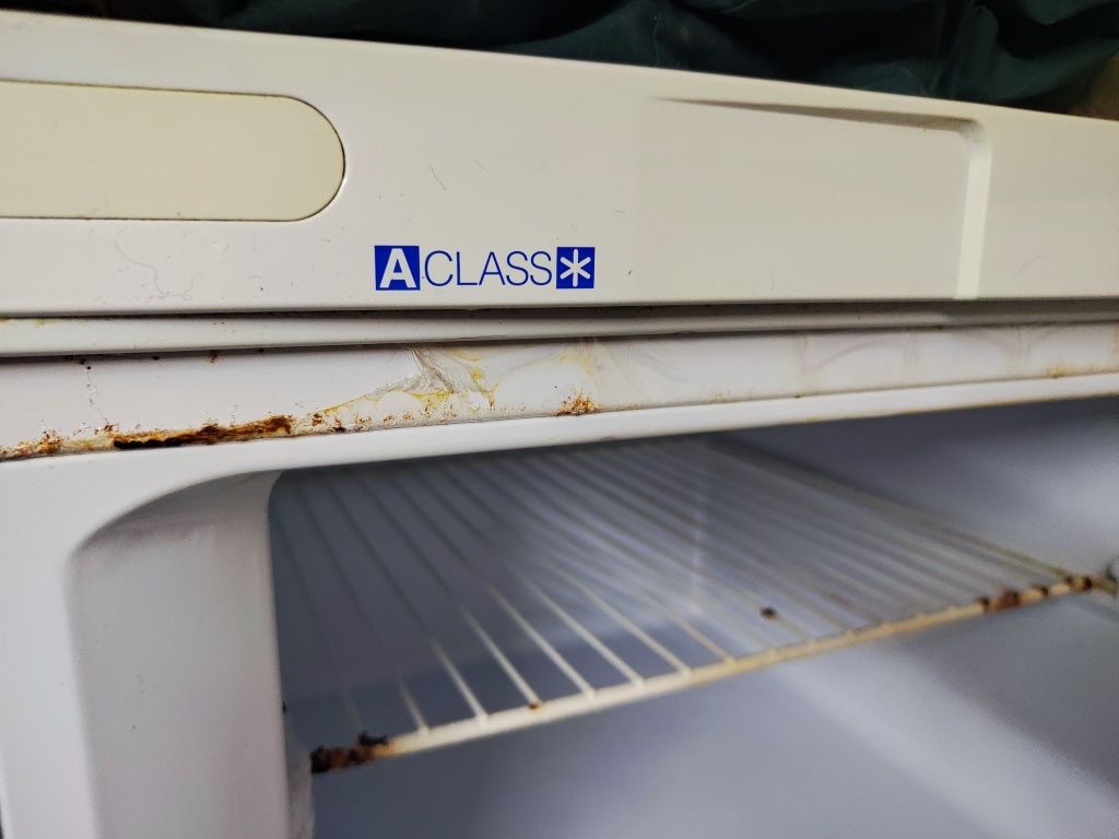 Frigorífico com Arca Congeladora.