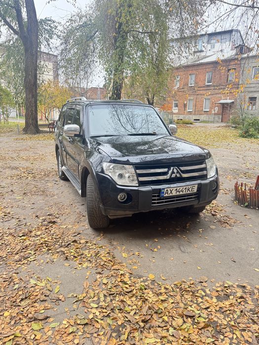 Mitsubishi pajero 4