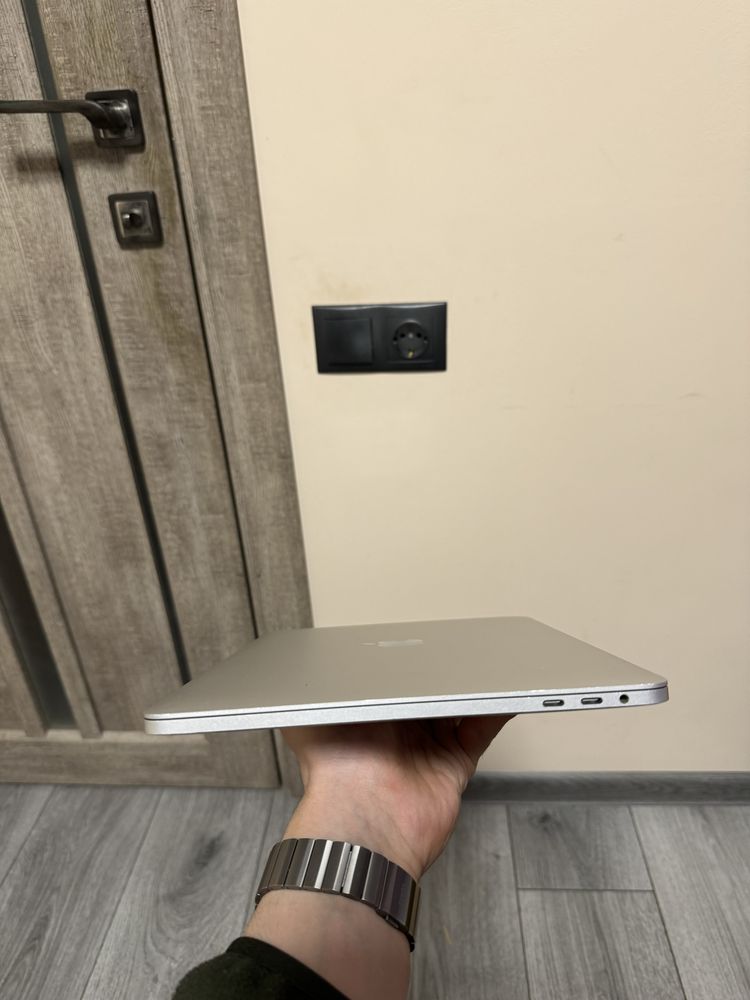 Macbook pro 13 2017 core i5 3.1ghz 16/256gb touchbar