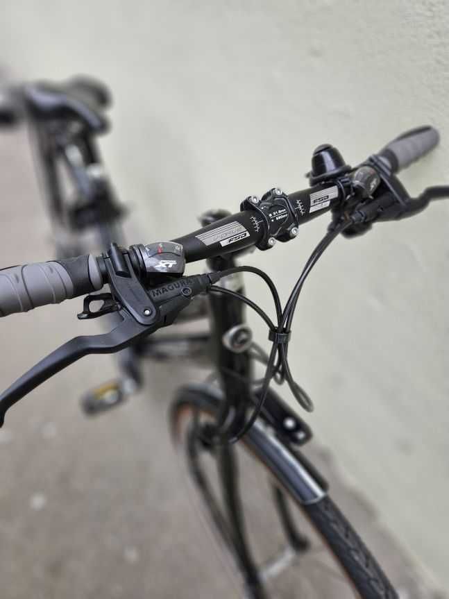 GAZELLE - ULTIMATE T30 PLUS rama 51cm, CARBON, Deore XT 3x10, Magura