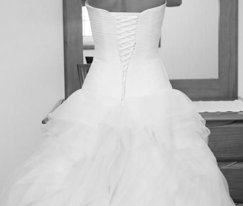 Vestido de noiva "NOVO" Pronovias Benicarlo. Decote em plumas.