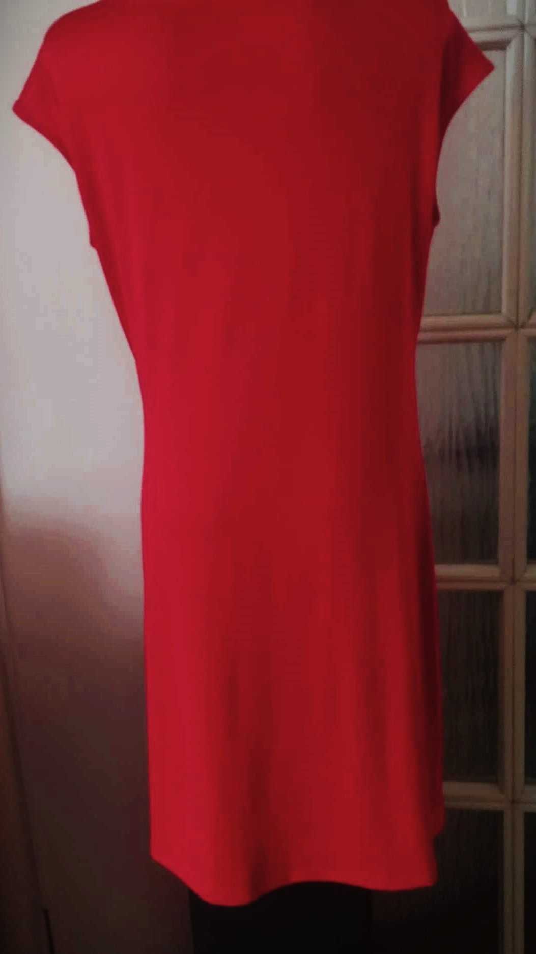 Czerwona elegancka sukienka