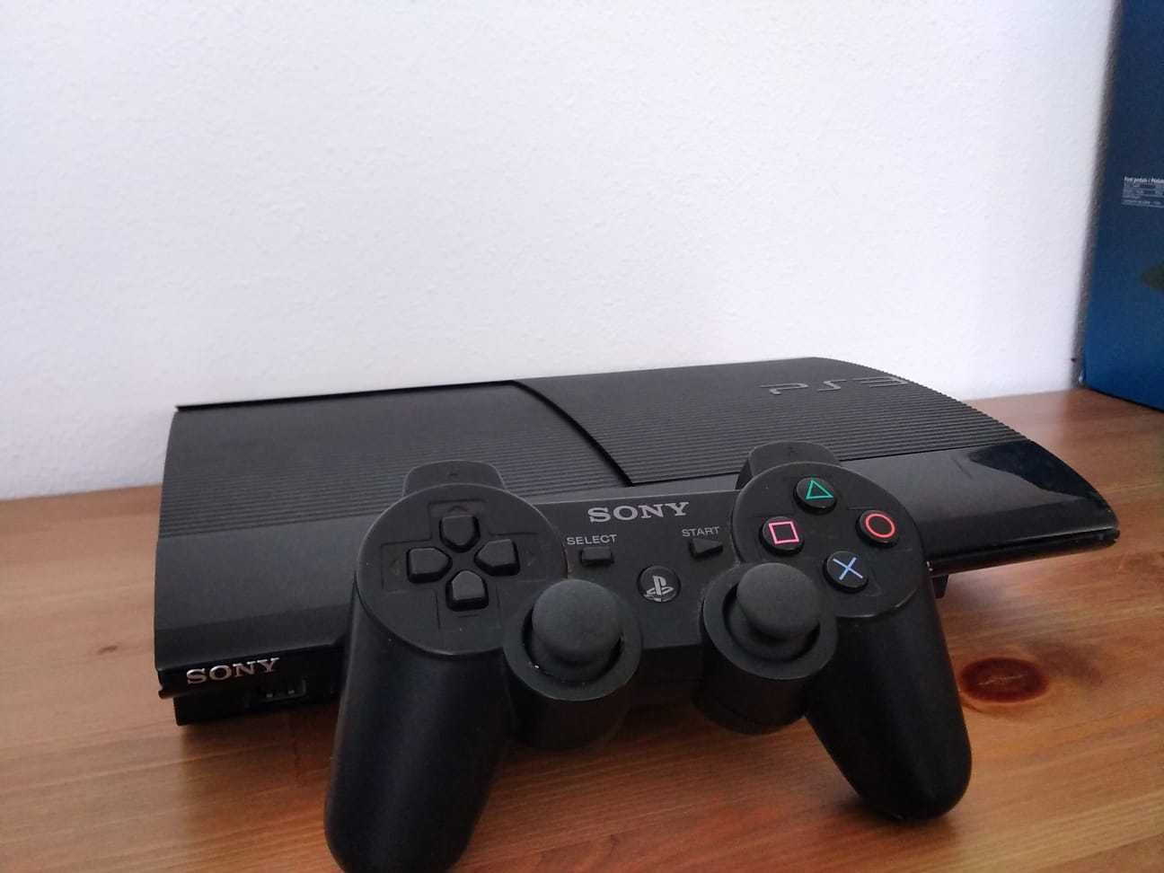 PS3 superslim c/ Gran Turismo 6, Mw2 e Fifa 15
