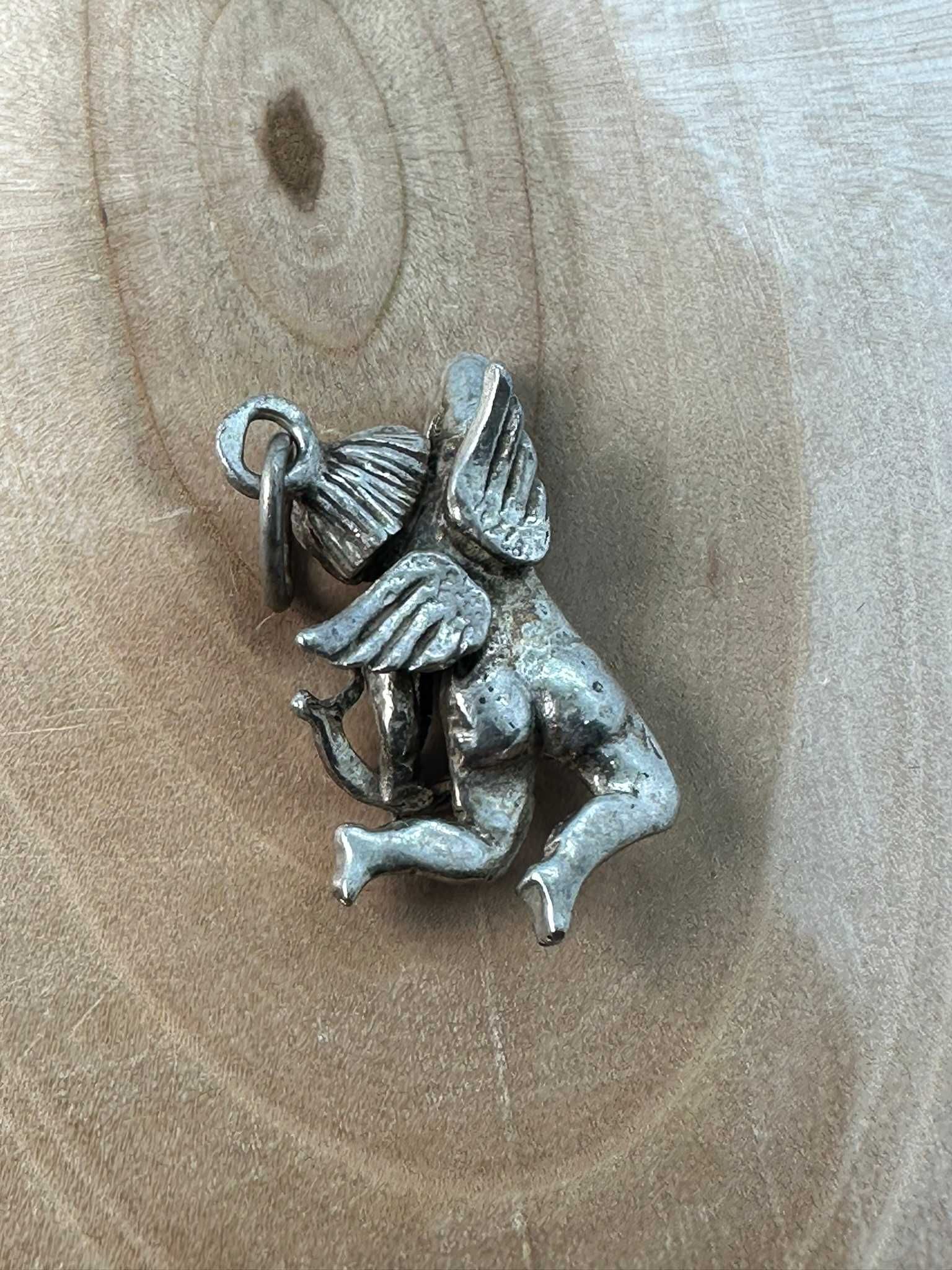 Srebrna zawieszka strzelec 1,5 x 2 cm