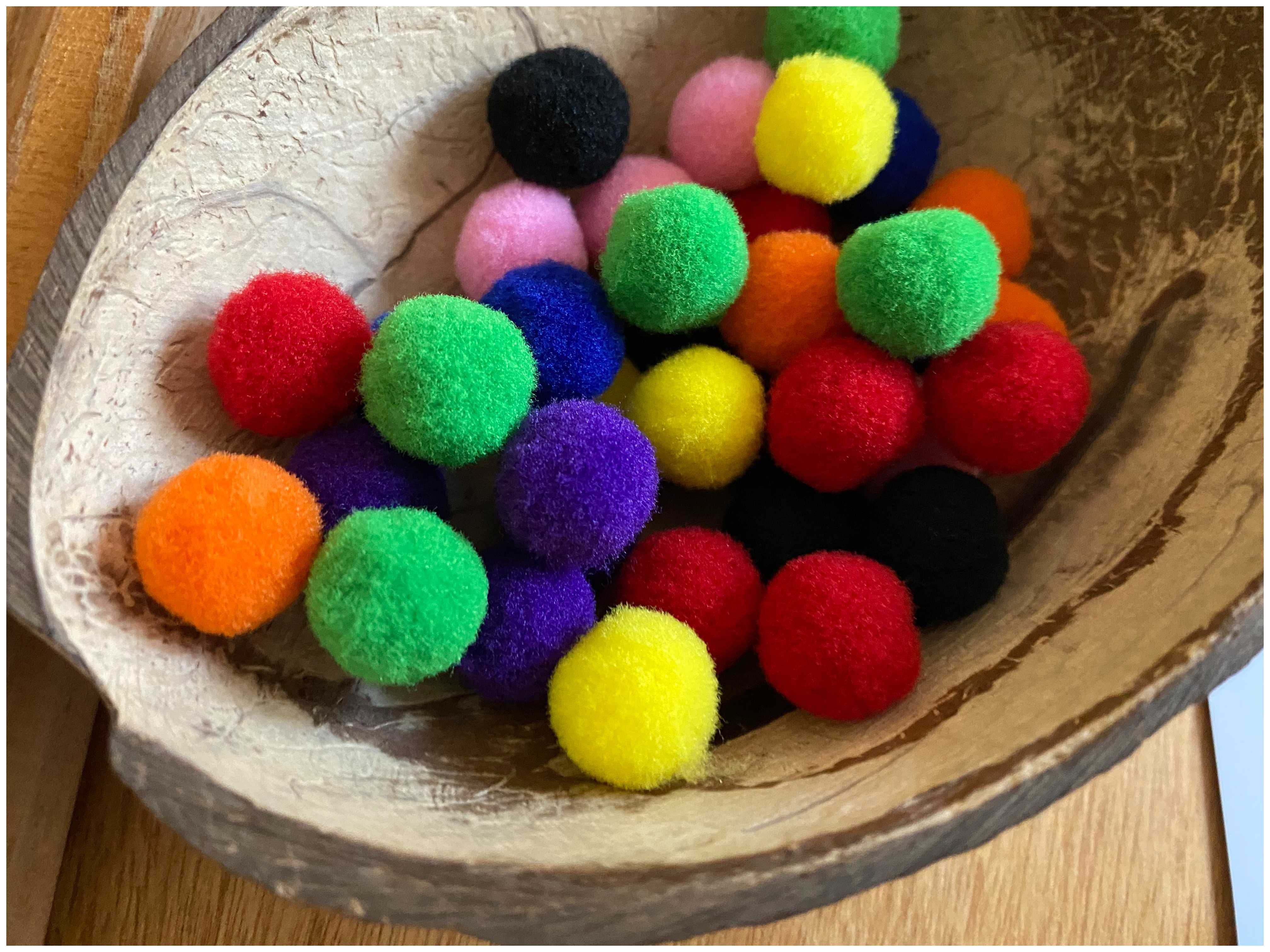 Conjunto Montessori - Tubo e Pompons