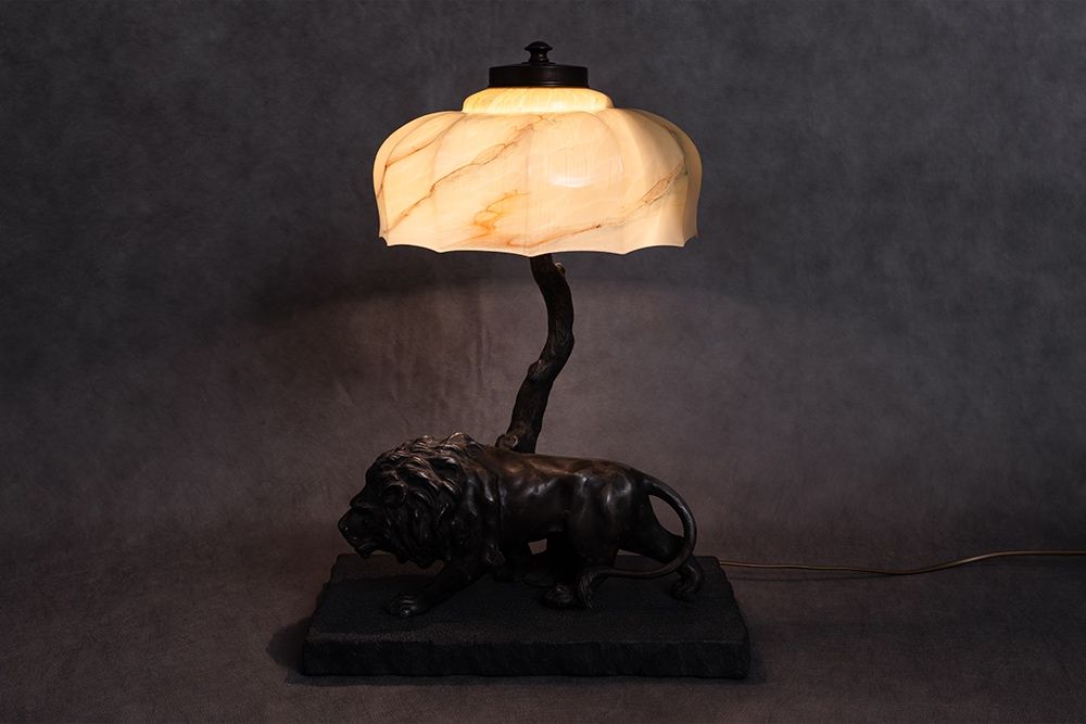 Lampa stołowa / biurkowa z figurą lwa, lata 30. XX wieku