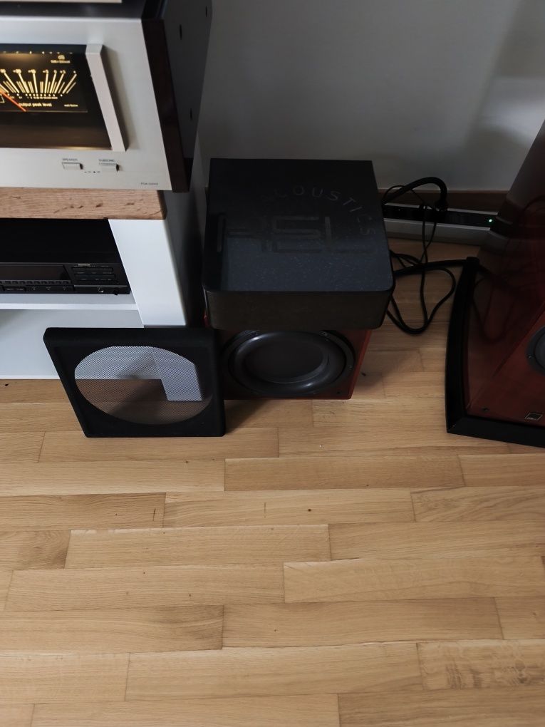 Rel Q201E acoustics