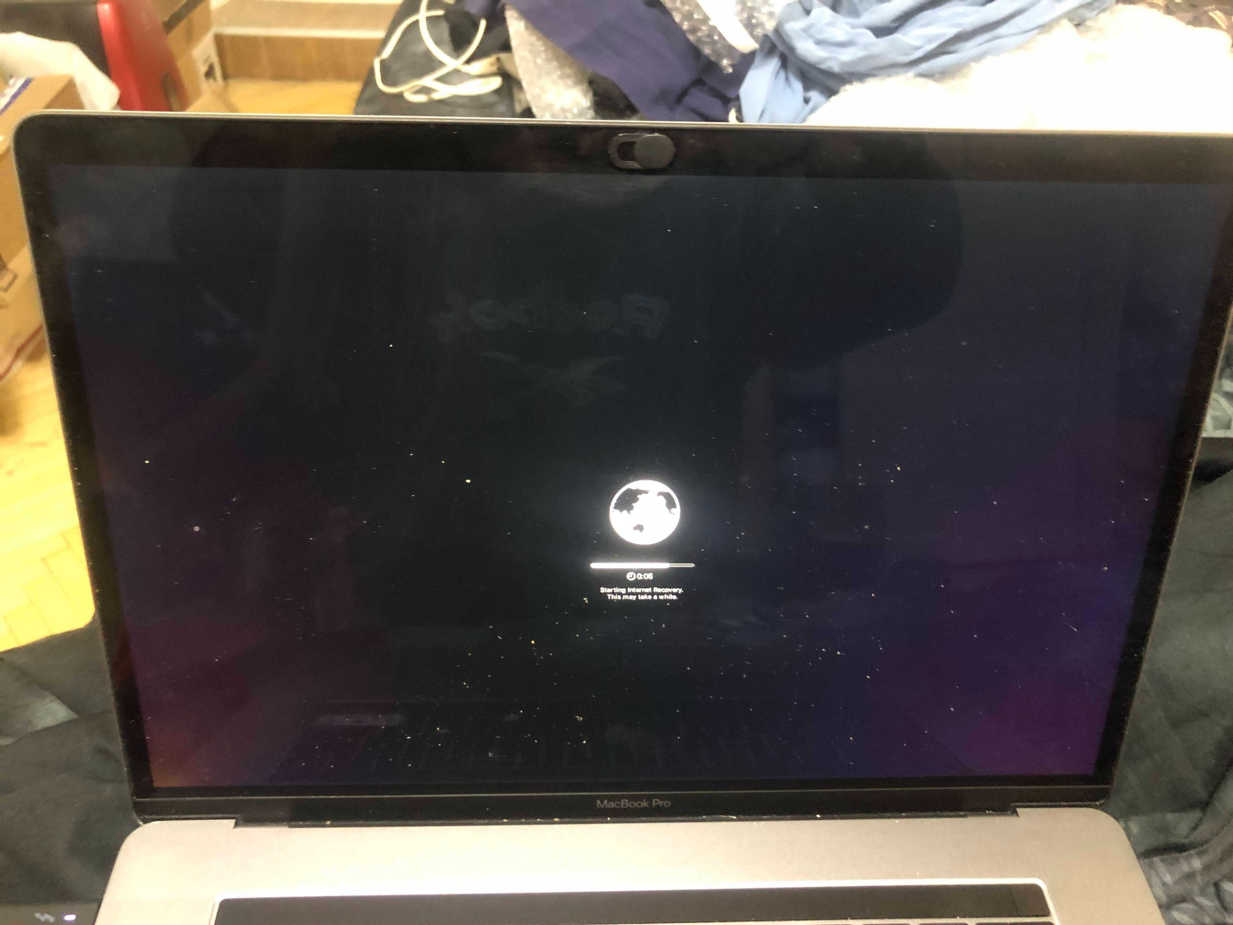 Macbook Pro 15" A1990 2018 i7 2.6GHz 16GB/500GB/R560x LOCKED