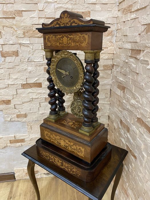 Камінний годинник