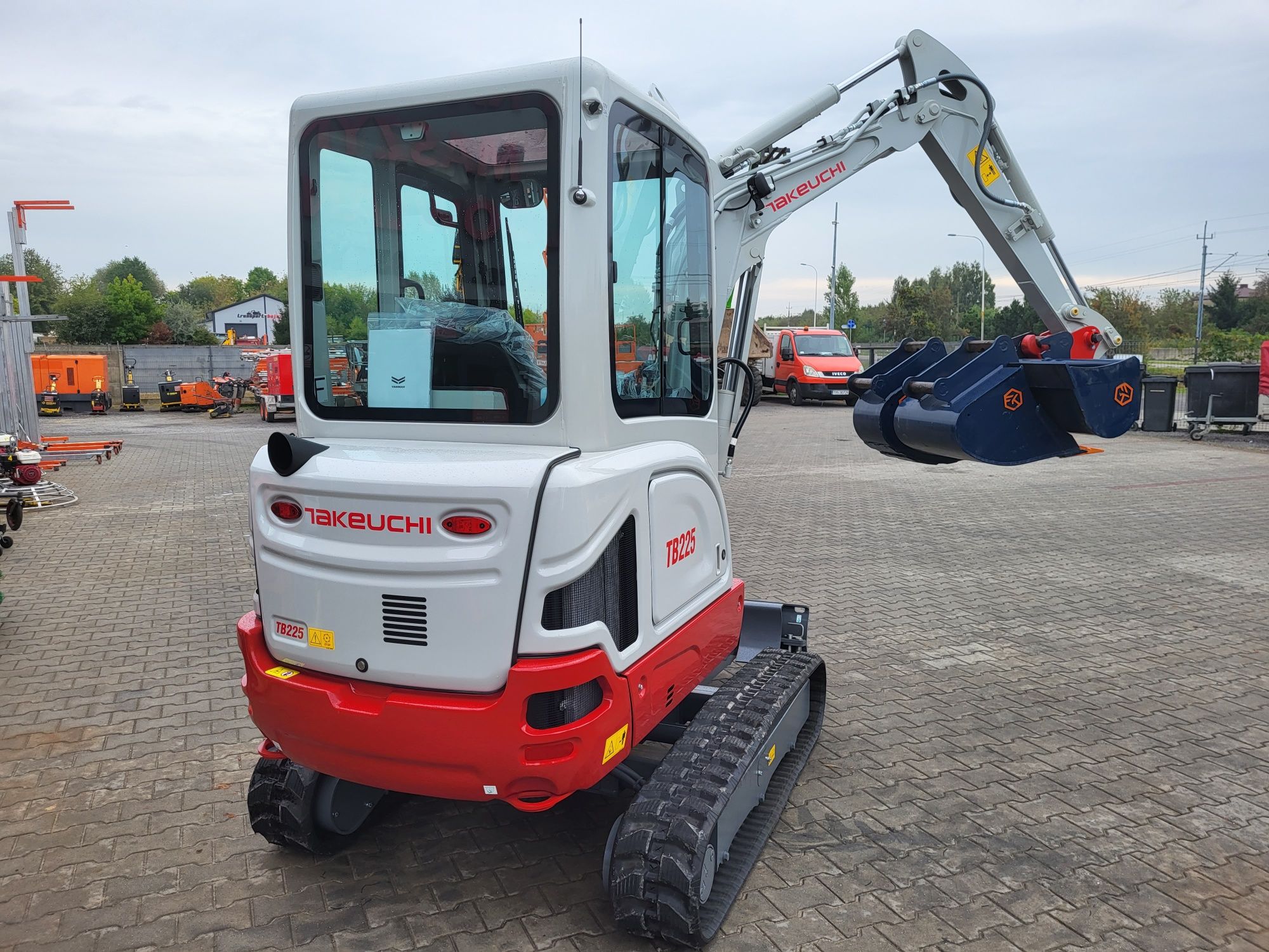 Koparka minikoparka Takeuchi TB225 V0 2023rok 2400kg