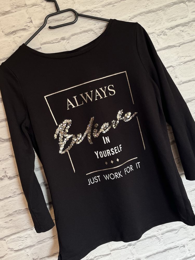 Bluzka xs  czarna z aplikacją c&a