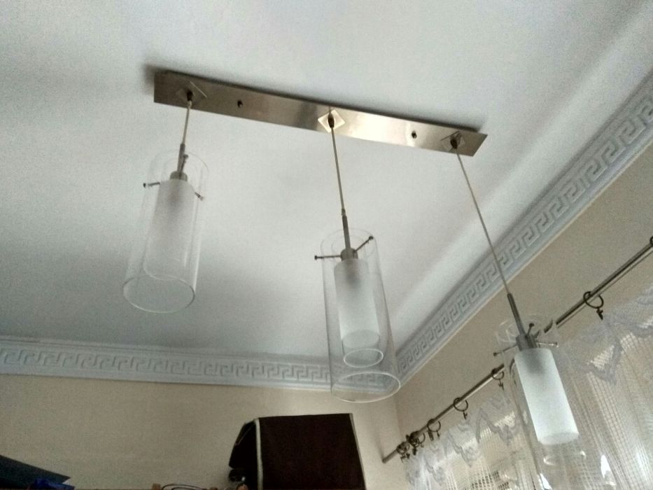 Lampa wiszaca z trzema kloszami