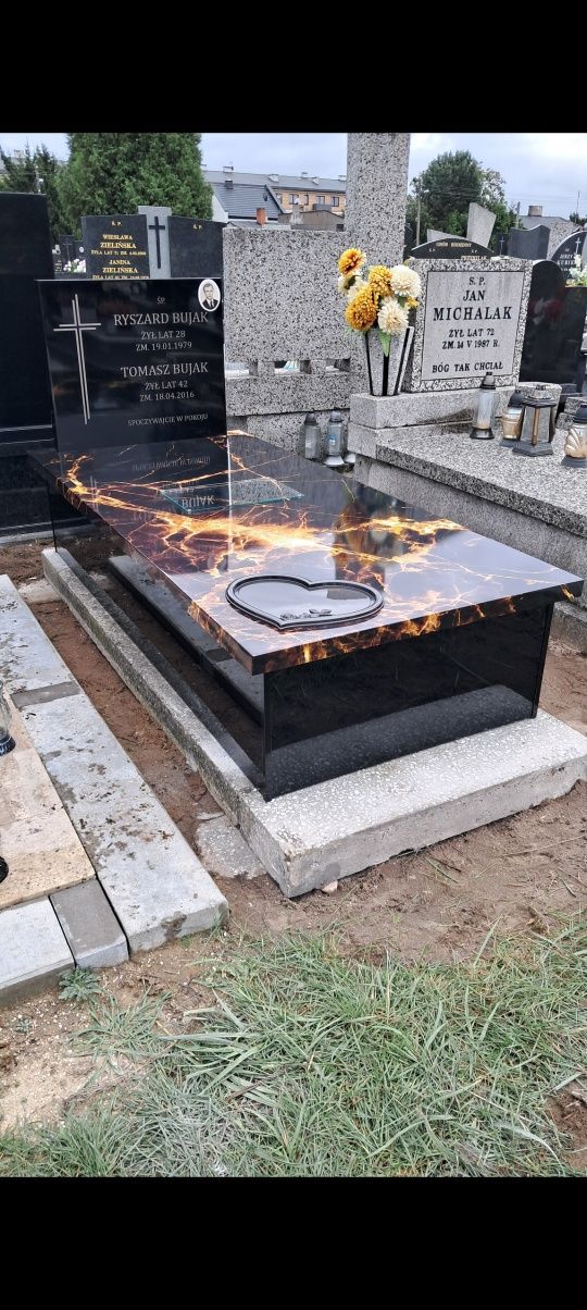 Nagrobek kompozyt 3100  zł z montażem.