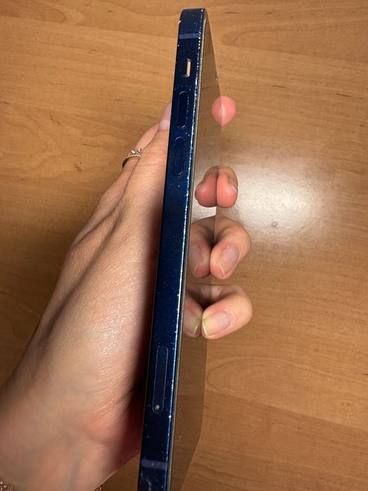 IPhone 12 w dobrym stanie