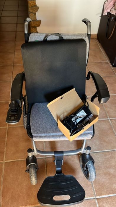 Vende-se Cadeira Eléctrica