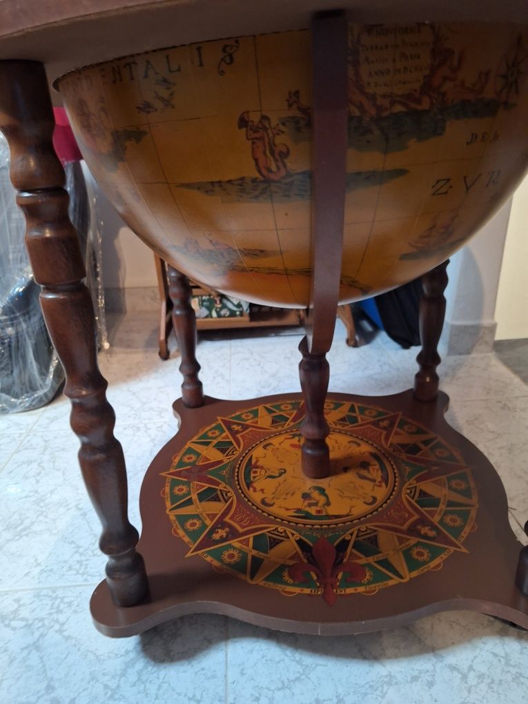 Bar em forma de globo