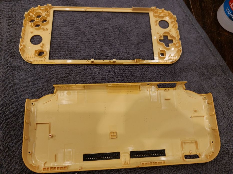 Shell original Nintendo Switch Lite Amarela