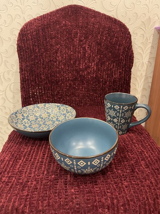 Набір посуду три елементи оригінального орнаменту