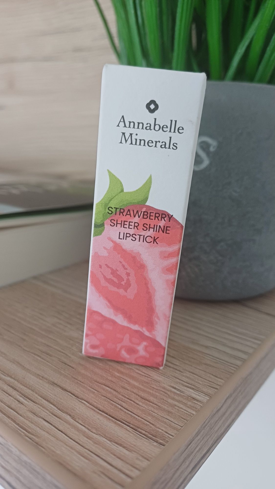 Pomadka Annabelle minerals Strawberry