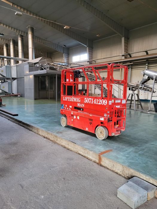 Wynajem podnośnika nożycowego