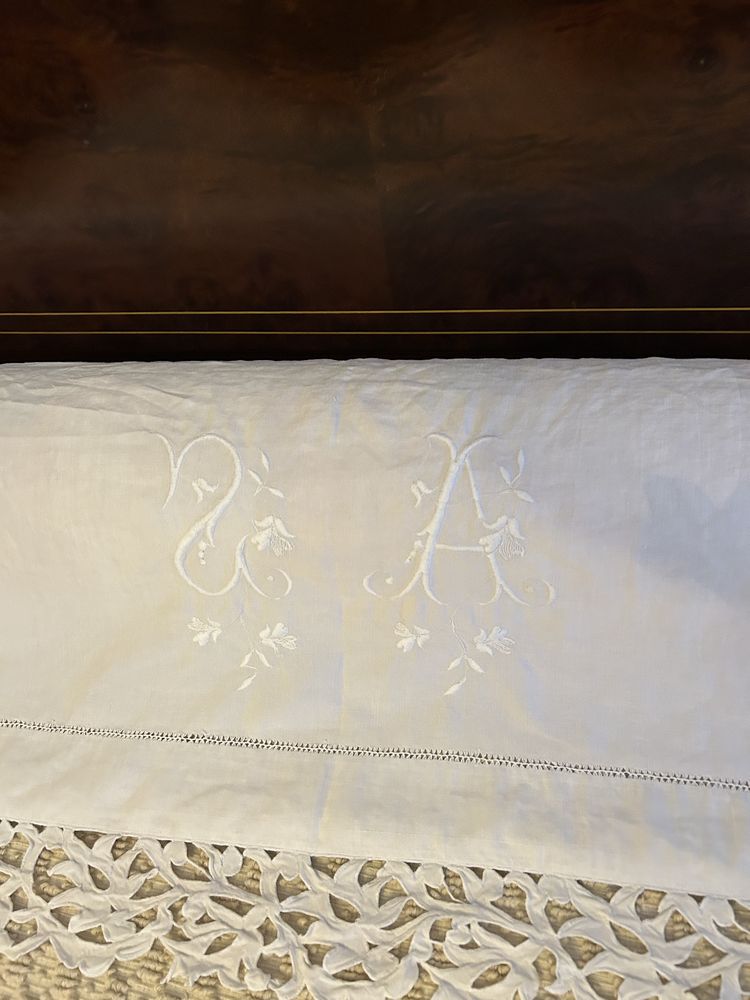 Lençol com monograma em linho puro
