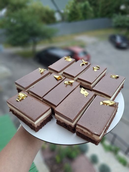 Торти на замовлення,суші-роли набори