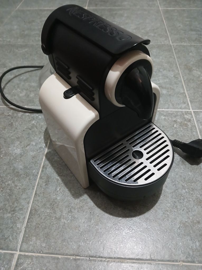 Nespresso Essenza branca