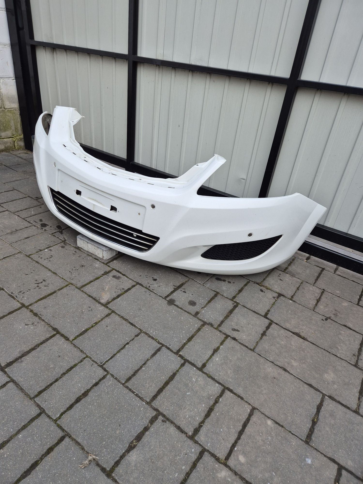 Zderzak przód przedni Opel Zafira B lift kod lak Z40R 4xpdc rok 10
