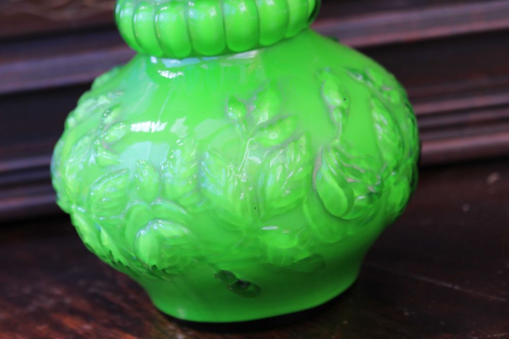 Jarra em vidro opalino