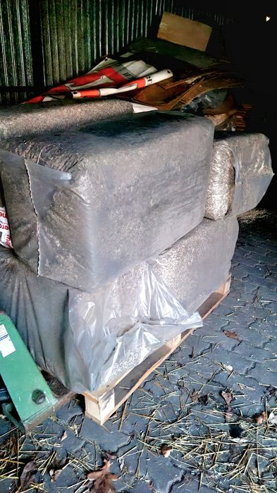 Ściółka konopna wstępnie oczyszczona  dla kur baloty 22-27kg