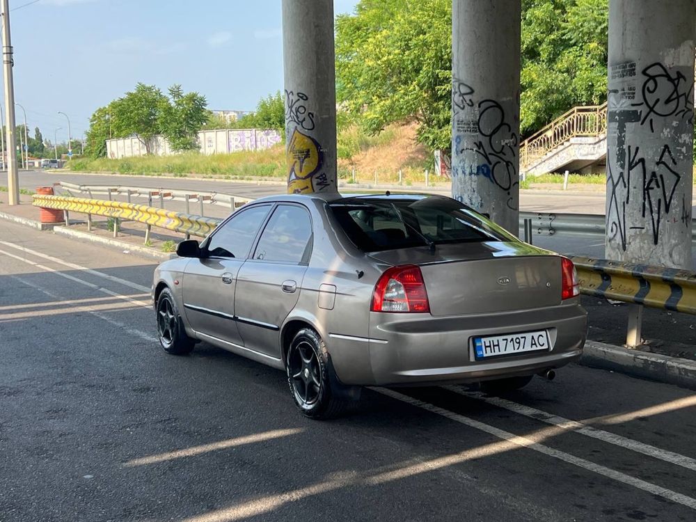 Kia Shuma 2002 в хорошем состоянии