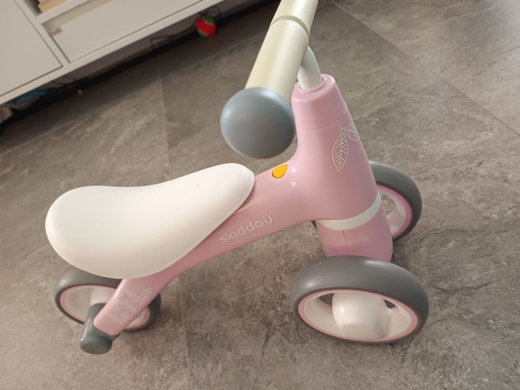 Rowerek jeździk dla malucha skiddou różowo biały jak nowy