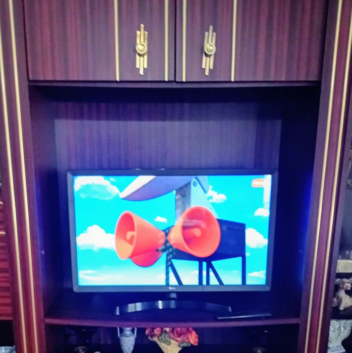 TV com comando a funcionar perfeitamente
