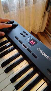 Продам професійний сінтезатор  клавішни Oxygen 61 M- AUDIO