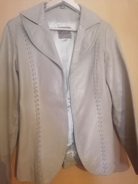 Blazer em pele cintado