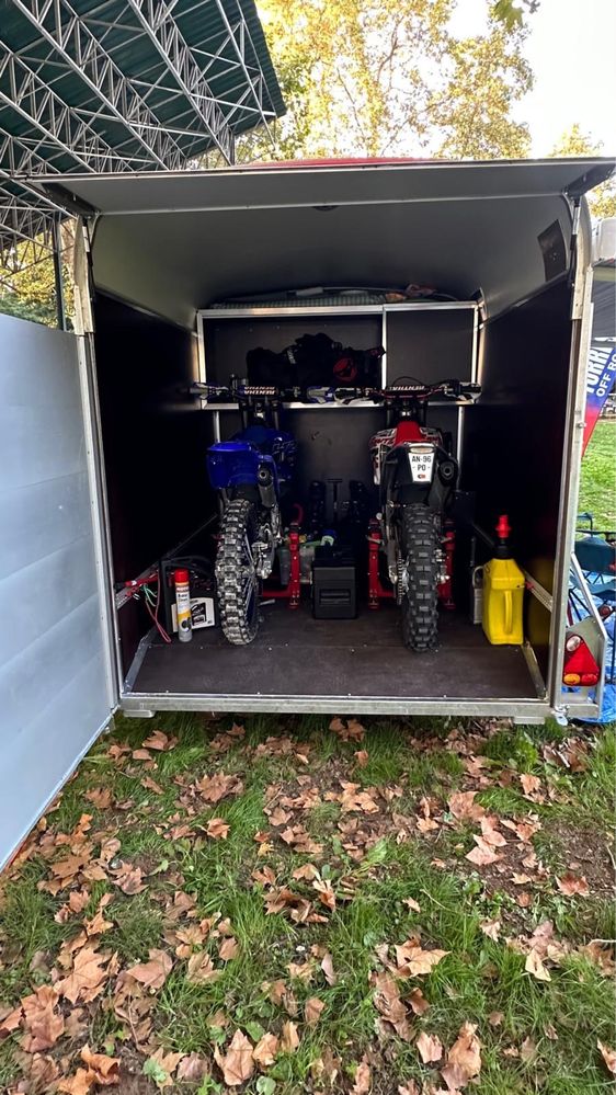 Atrelado equipado para motos/outras atividades.