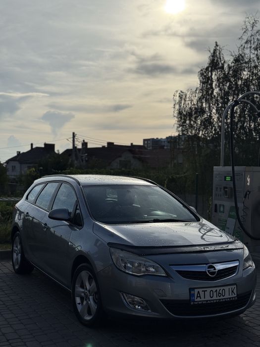Продам!  Opel Astra J 1.7 дизель 2012 рік.