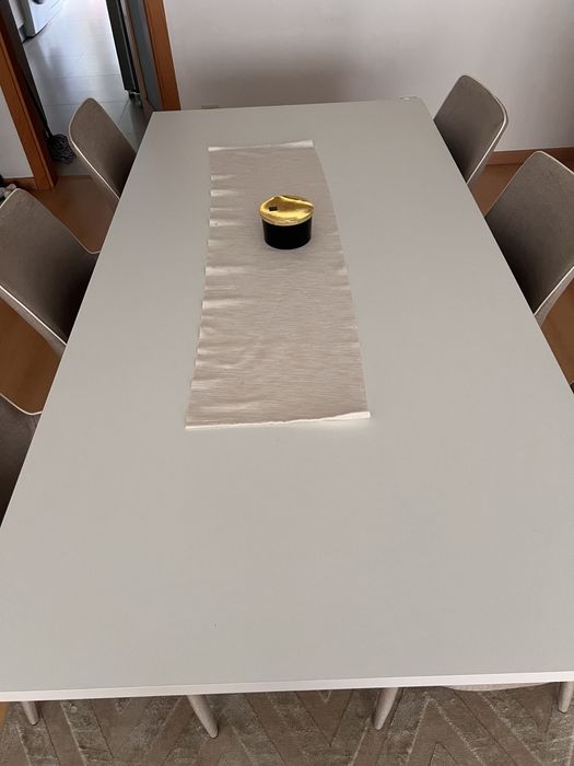 Mesa branca retangular