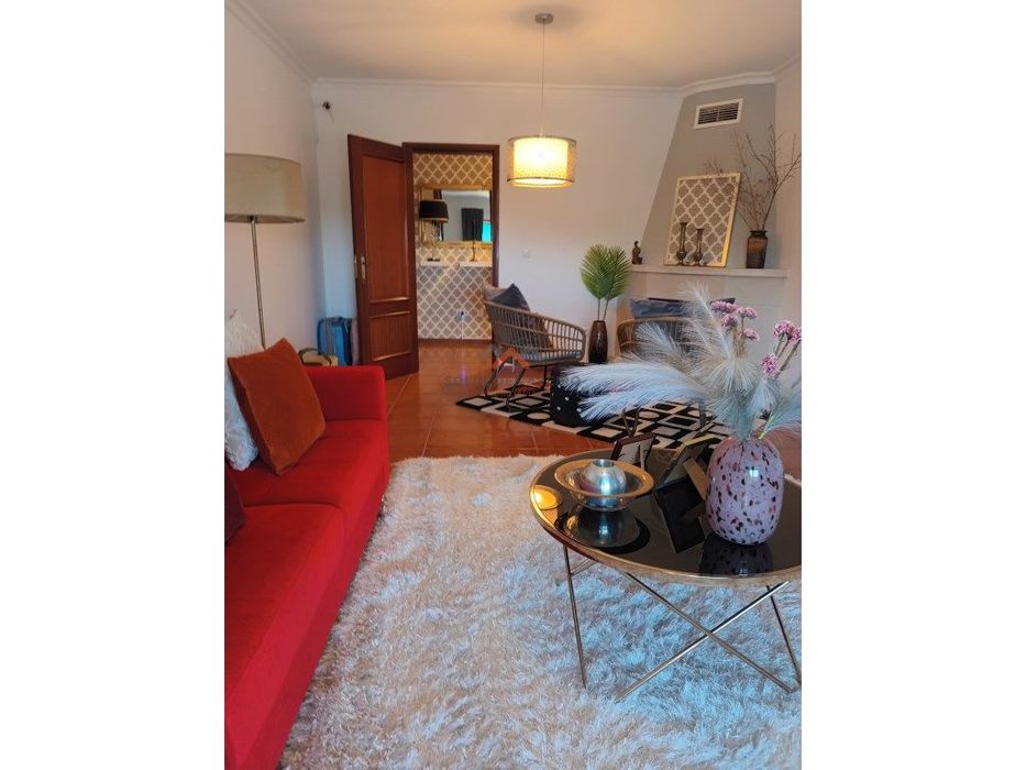 Apartamento T3 Rés-do-Chão com Garagem Fechada e Logradouro - Sanga...