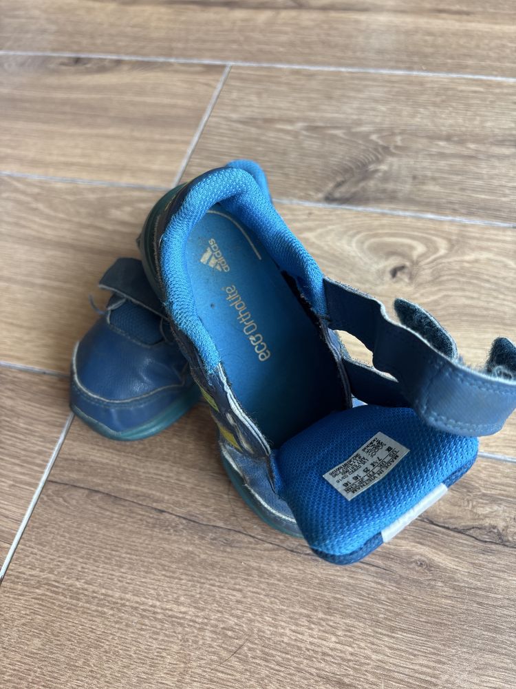 Tenis de crianca adidas tamanho 25