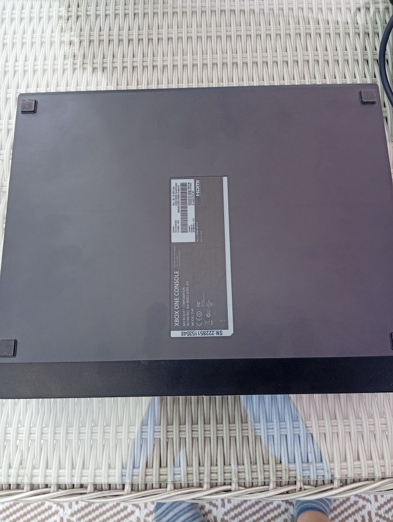Konsola Xbox one 1TB z  okablowaniem