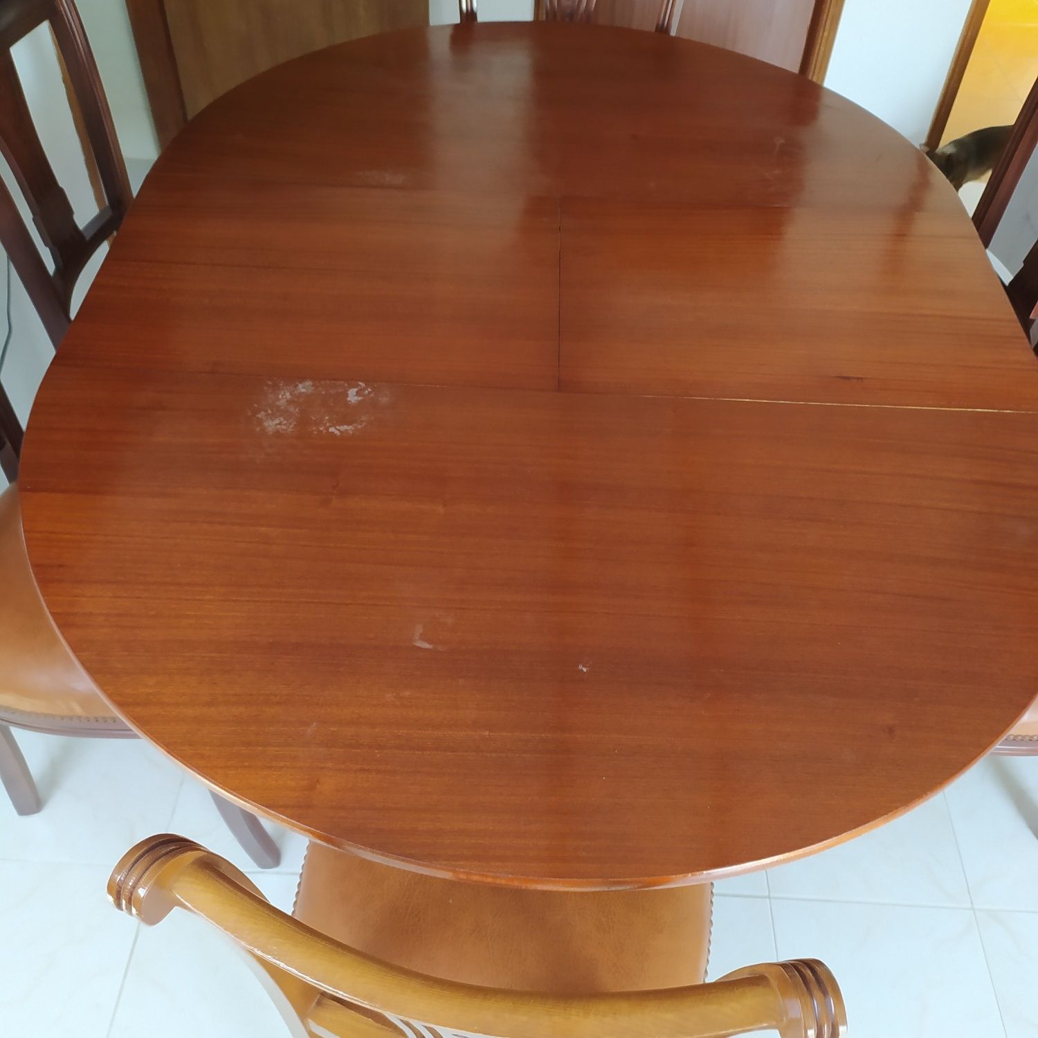 Mesa de jantar em madeira maciça com 6 cadeiras