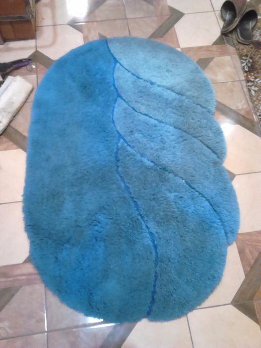 Dywan miękki okrągł. 130 cm na 85 cm