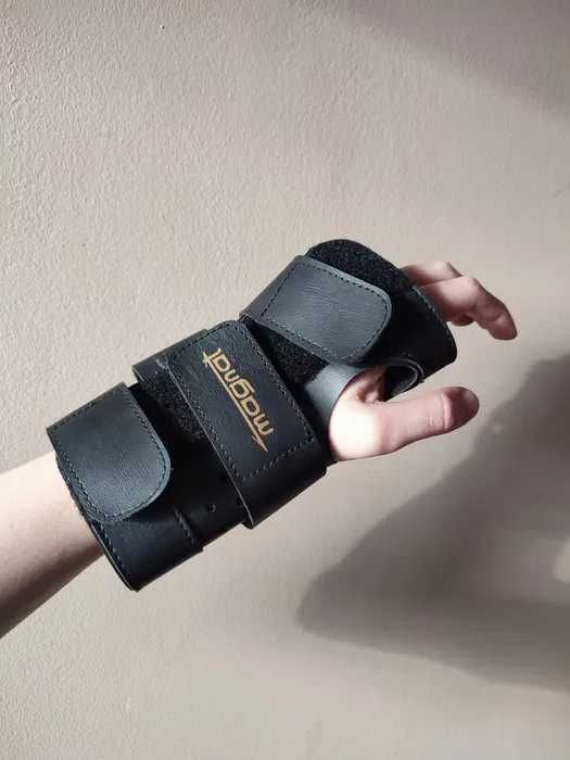 Orteza ochraniacz na lewą dłoń na rzepy stabilizator na nadgarstek