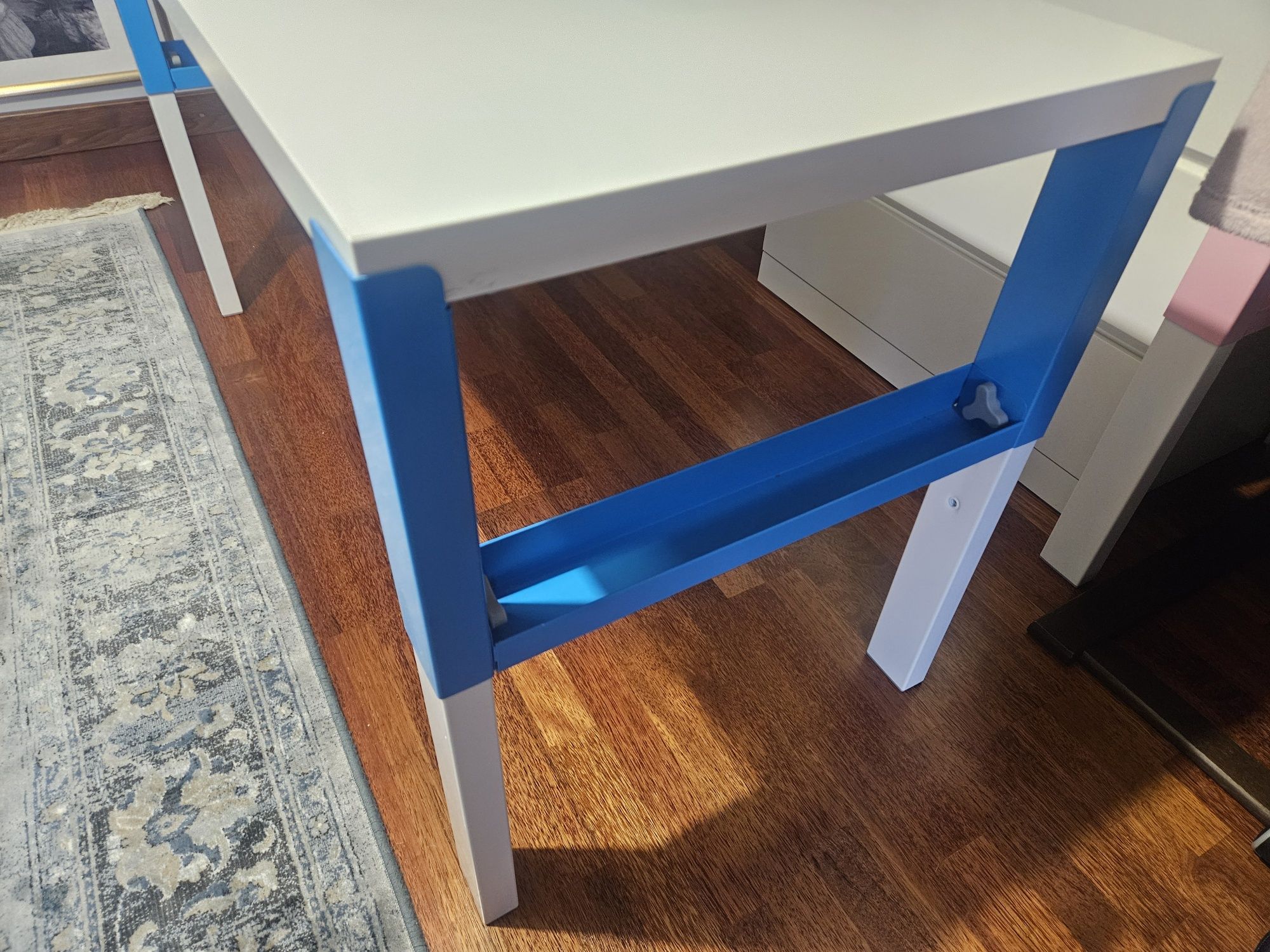 Biurko dziecięce regulowane Ikea Pahl niebieskie