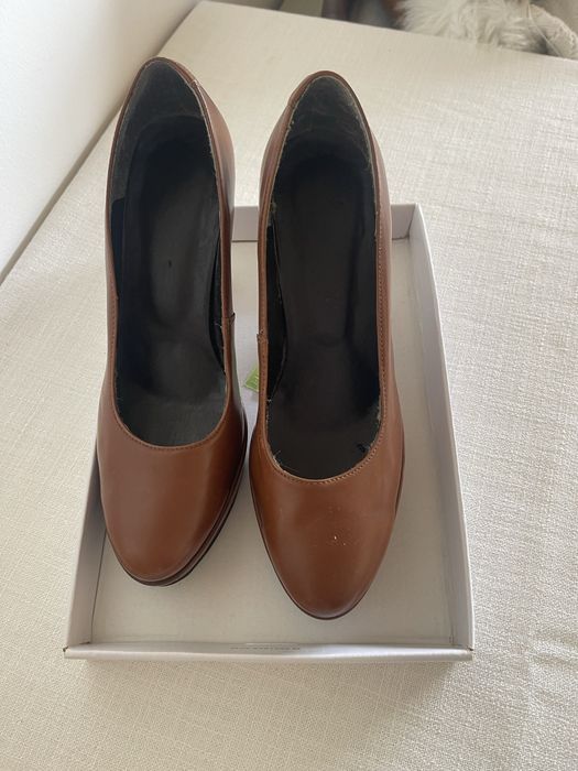 Sapatos em pele marca Hera